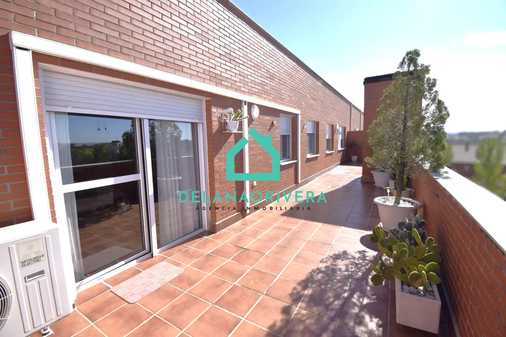 Vista exterior de Àtic en venda en Guadalajara amb Aire condicionat, Calefacció i Parquet