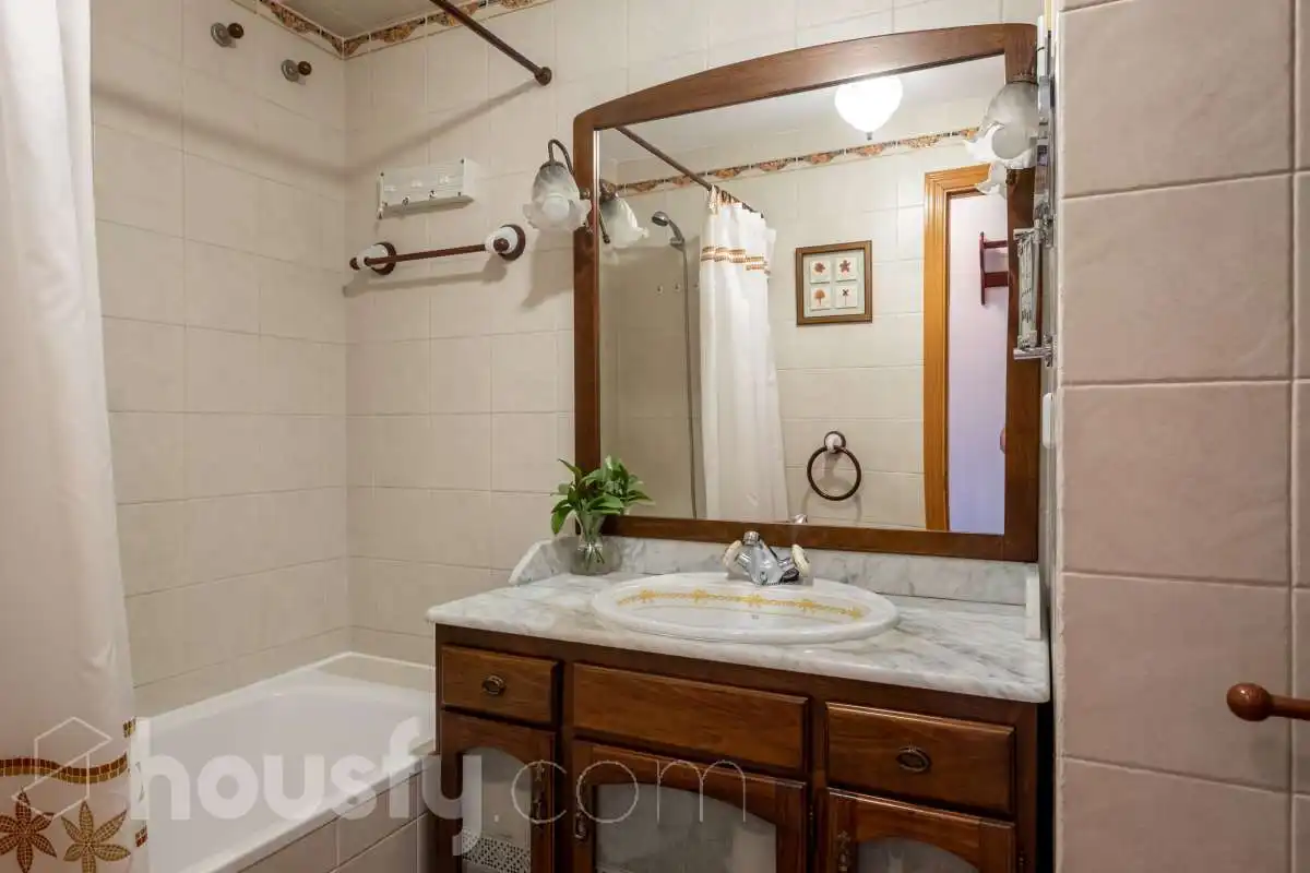 Bathroom of Flat for rent in Madrid  with Air Conditioner, Heating and Furnished