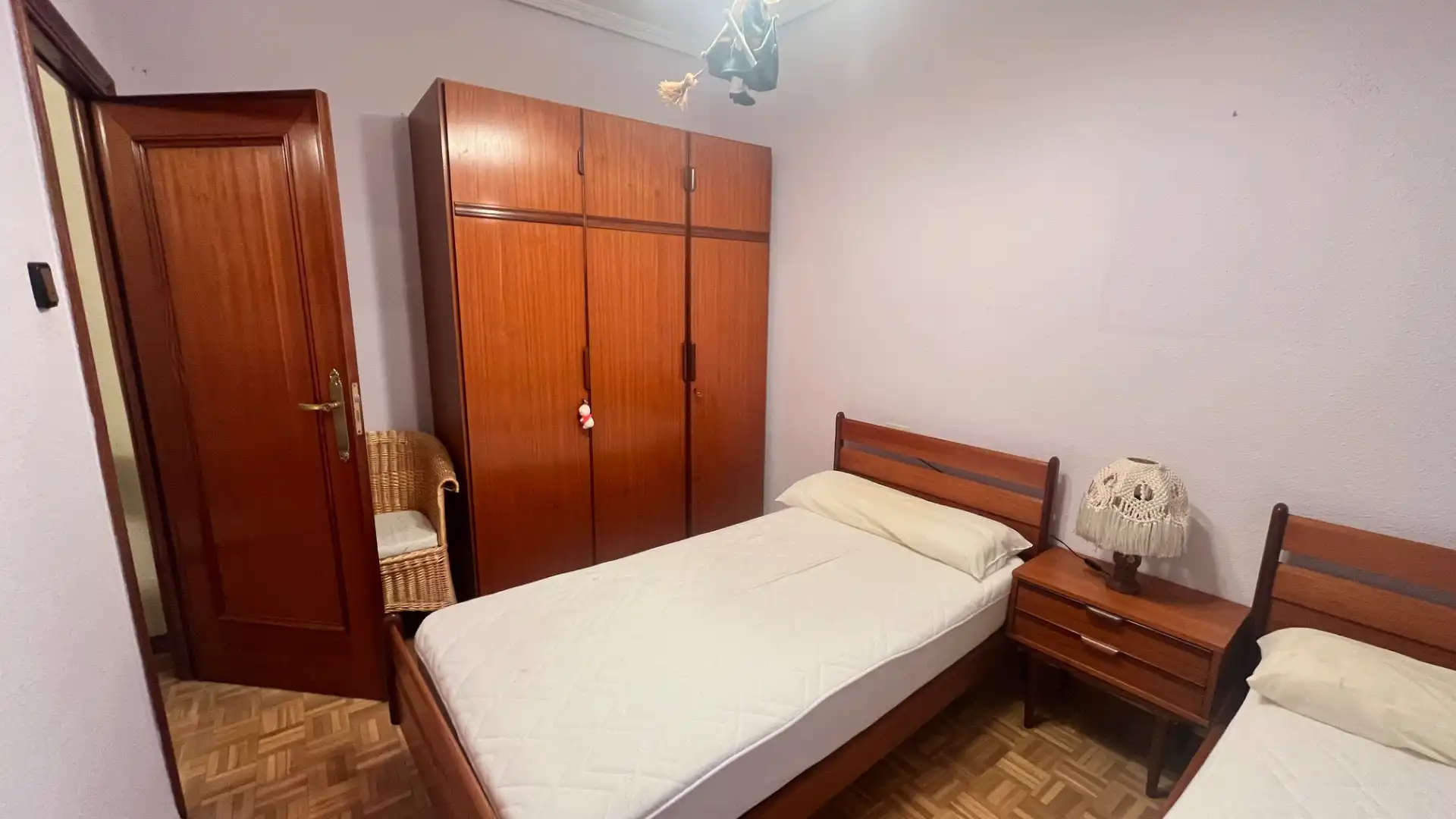 Bedroom of Flat for sale in Valladolid  with Heating and Parquet flooring