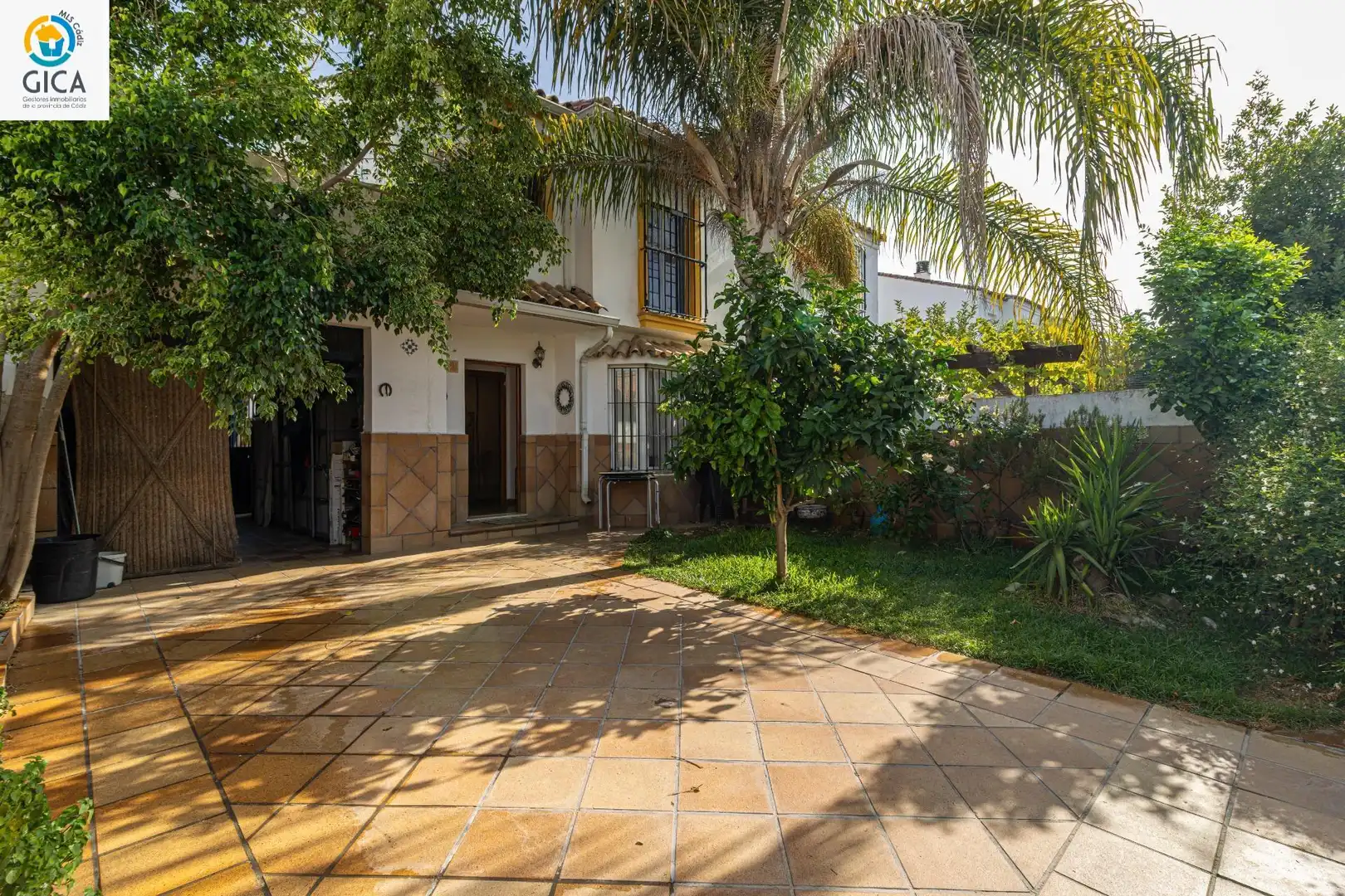 Casa aparellada amb terrassa en venda a El Retiro - Parque Atlántico - Ronda este