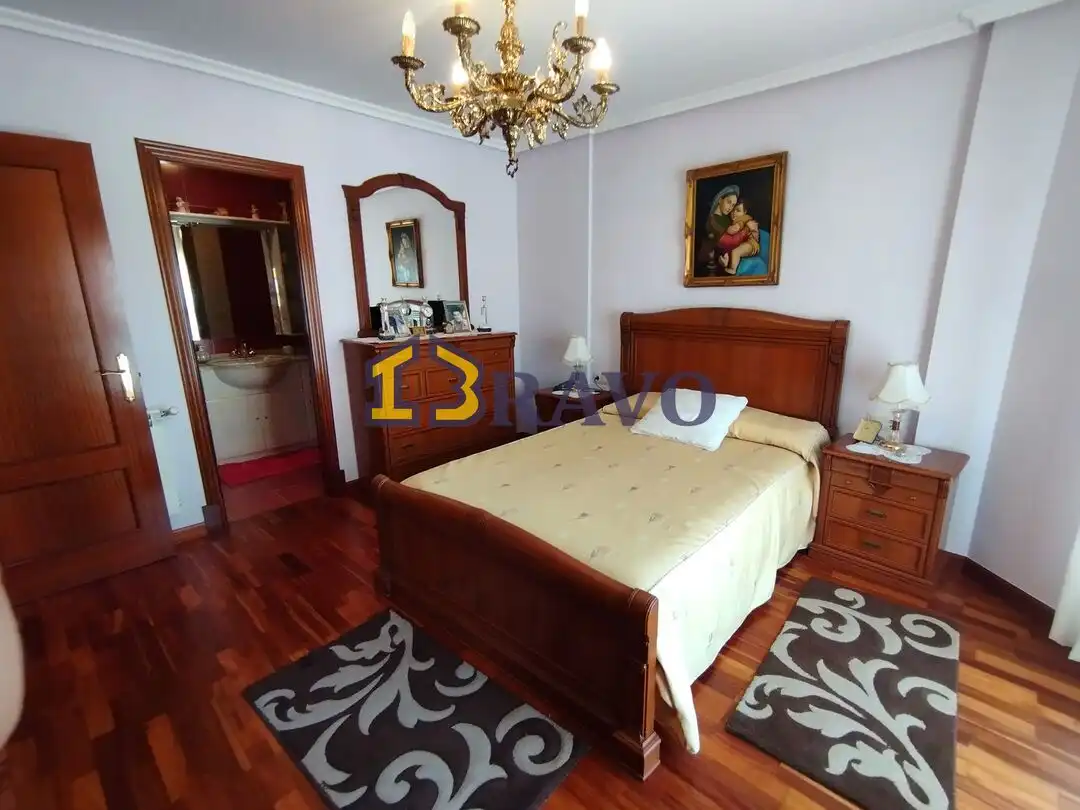 Habitación de Casa adosada en venta en Medina de Pomar con Calefacción, Jardín privado y Terraza
