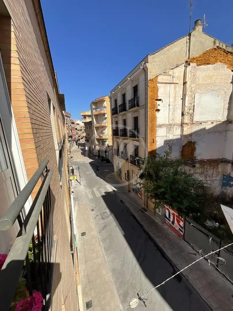 Außenansicht von Wohnung zum Verkauf in Linares mit Klimaanlage