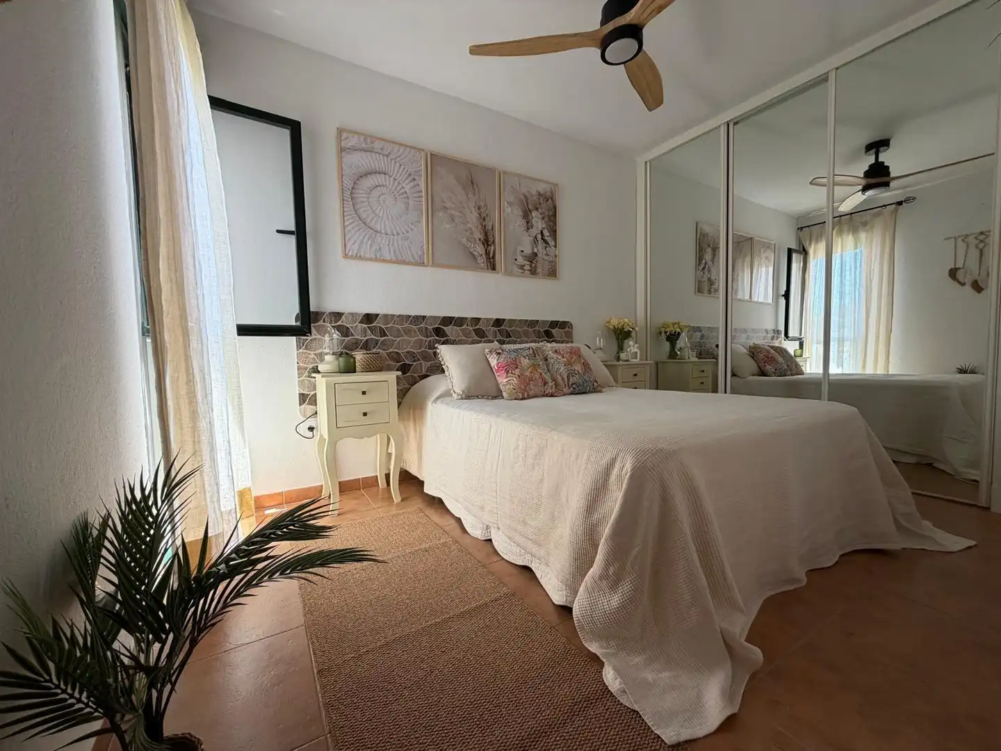 Schlafzimmer von Dachboden zum Verkauf in Zahara de los Atunes mit Privatgarten, Terrasse und Abstellraum