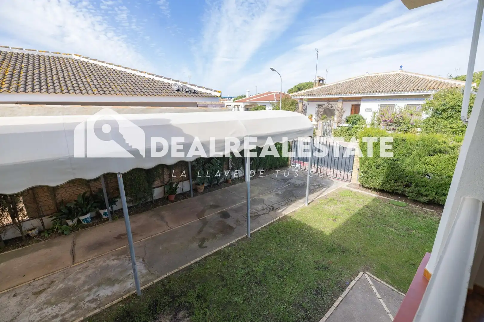 Vista exterior de Casa o xalet en venda en Almonte amb Jardí privat, Terrassa i Moblat