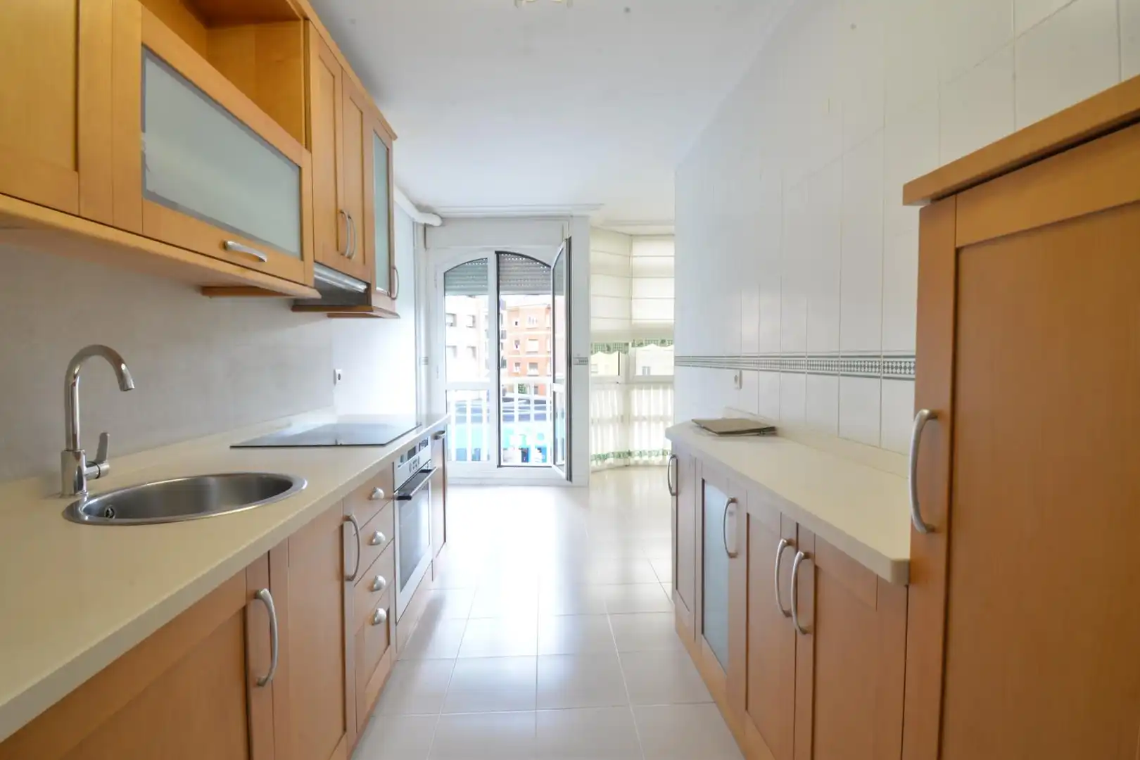 Cocina de Piso en venta en Oviedo  con Calefacción y Trastero