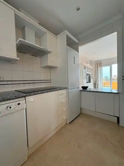 Cuina de Apartament en venda en Chiclana de la Frontera amb Calefacció, Terrassa i Moblat