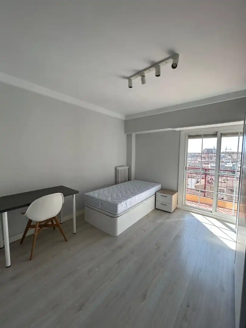 Habitación de Piso de alquiler en Zaragoza con Calefacción, Amueblado y Horno
