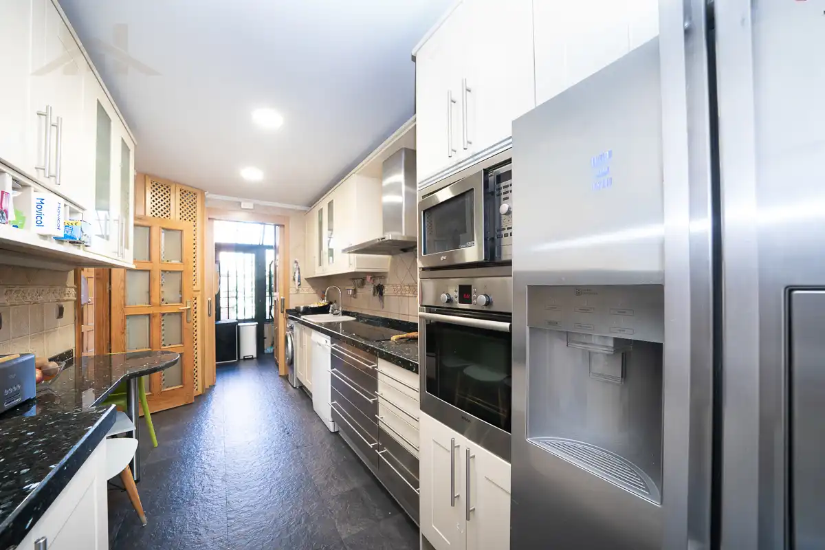 Cocina de Casa adosada en venta en Torrelodones con Aire acondicionado, Calefacción y Jardín privado