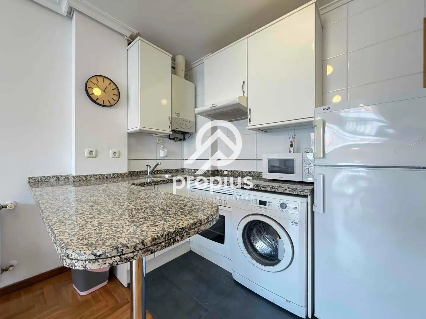 Cocina de Piso en venta en Soto del Barco con Calefacción, Trastero y Amueblado