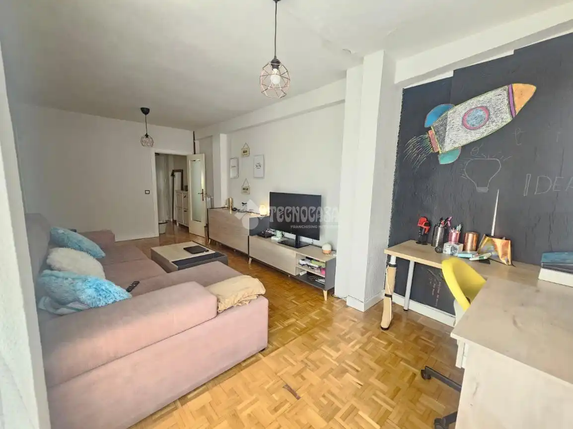 Sala d'estar de Pis en venda en Parla amb Aire condicionat