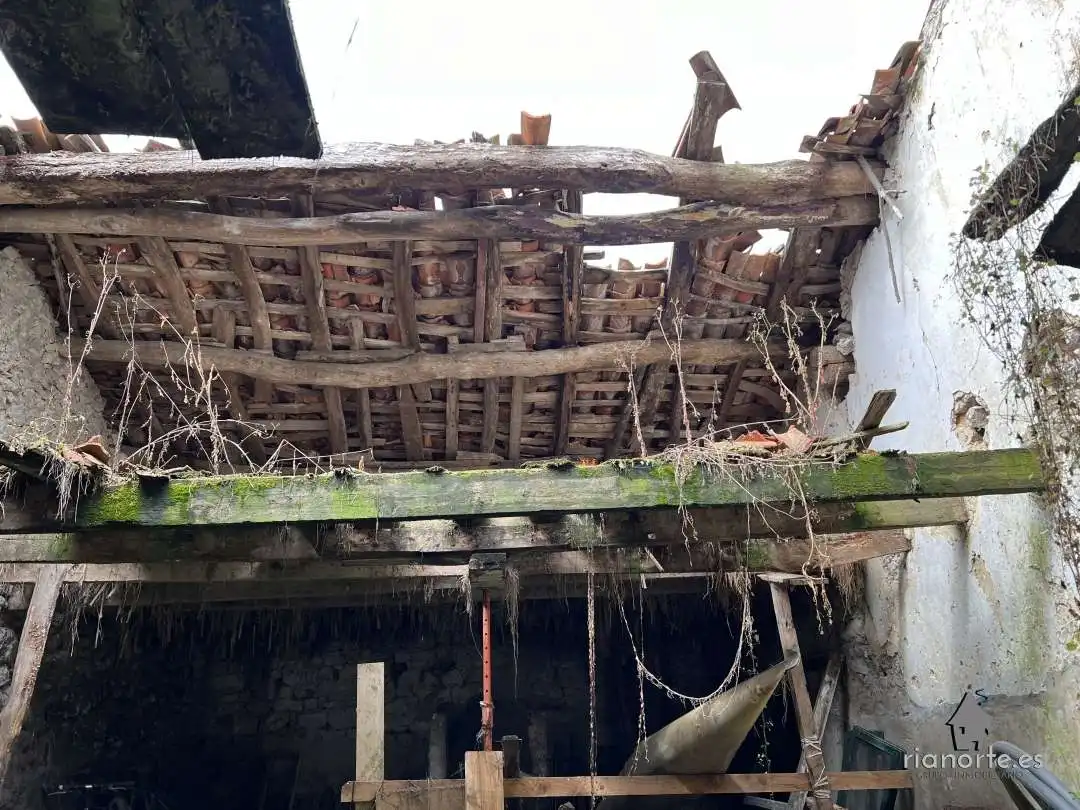 Vista exterior de Casa adosada en venda en Ribadesella amb Jardí privat