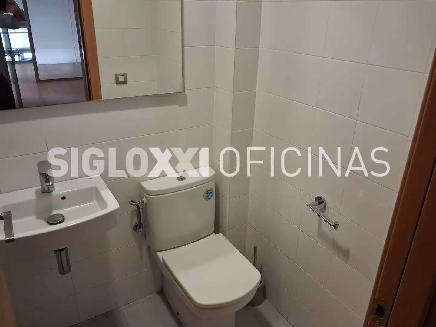 Baño de Oficina de alquiler en Barcelona con Aire acondicionado y Calefacción