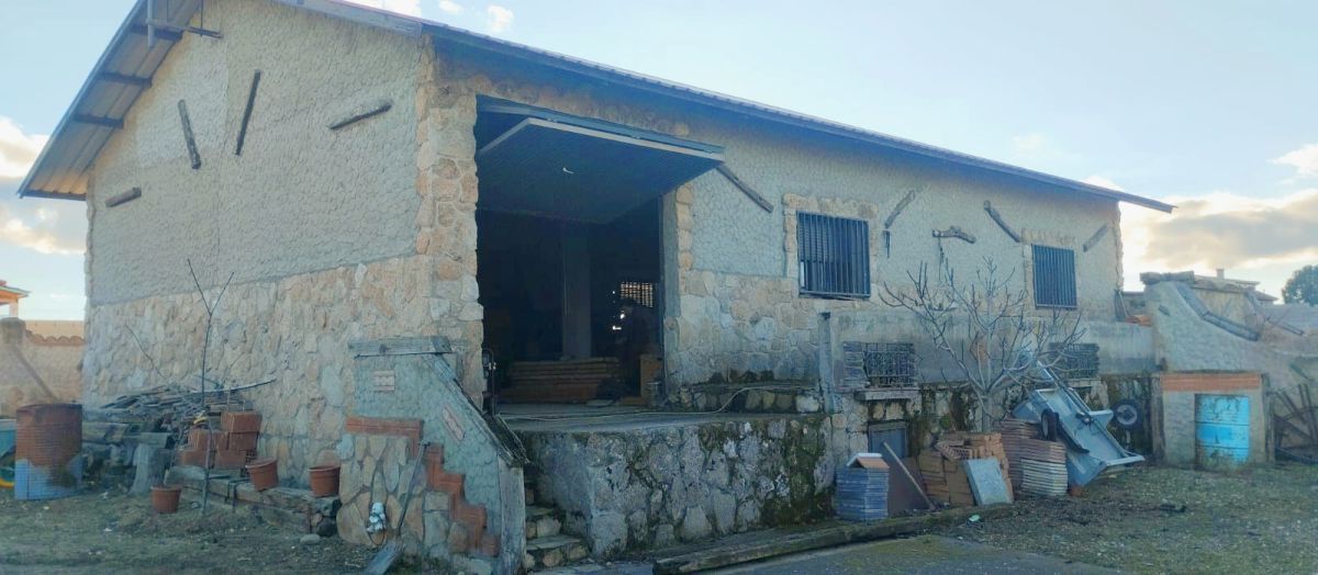 Außenansicht von Country house zum verkauf in Calvarrasa de Arriba