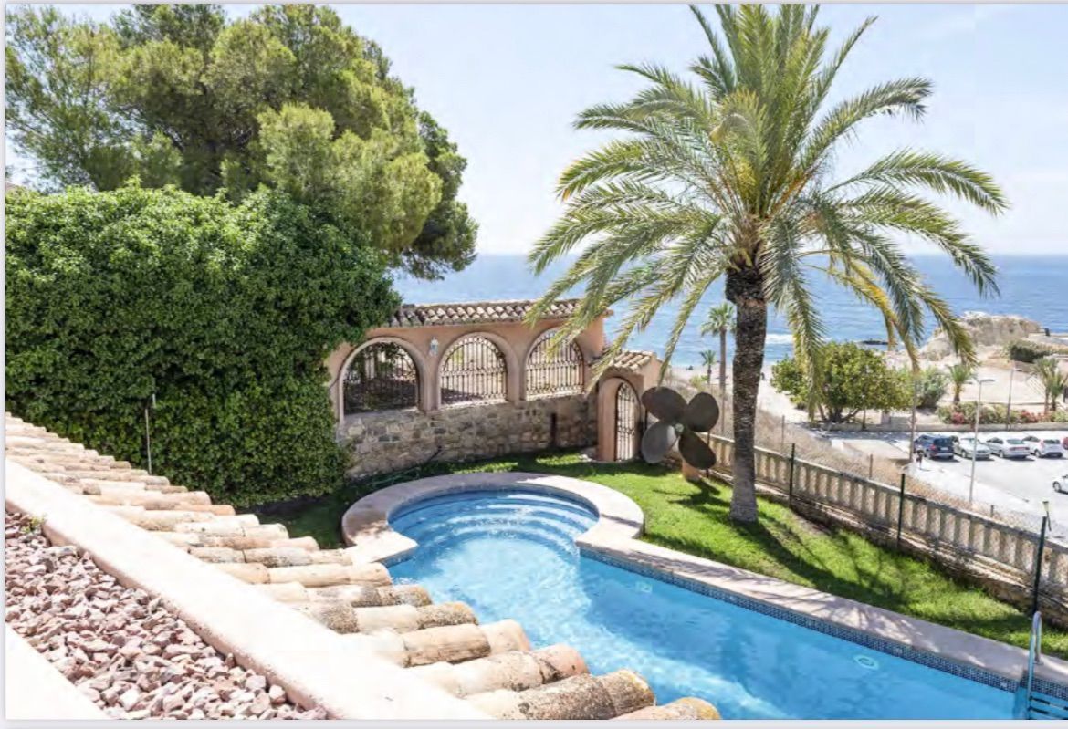Swimming pool of House or chalet for sale in Villajoyosa / La Vila Joiosa  with Air Conditioner, Heating and Private garden