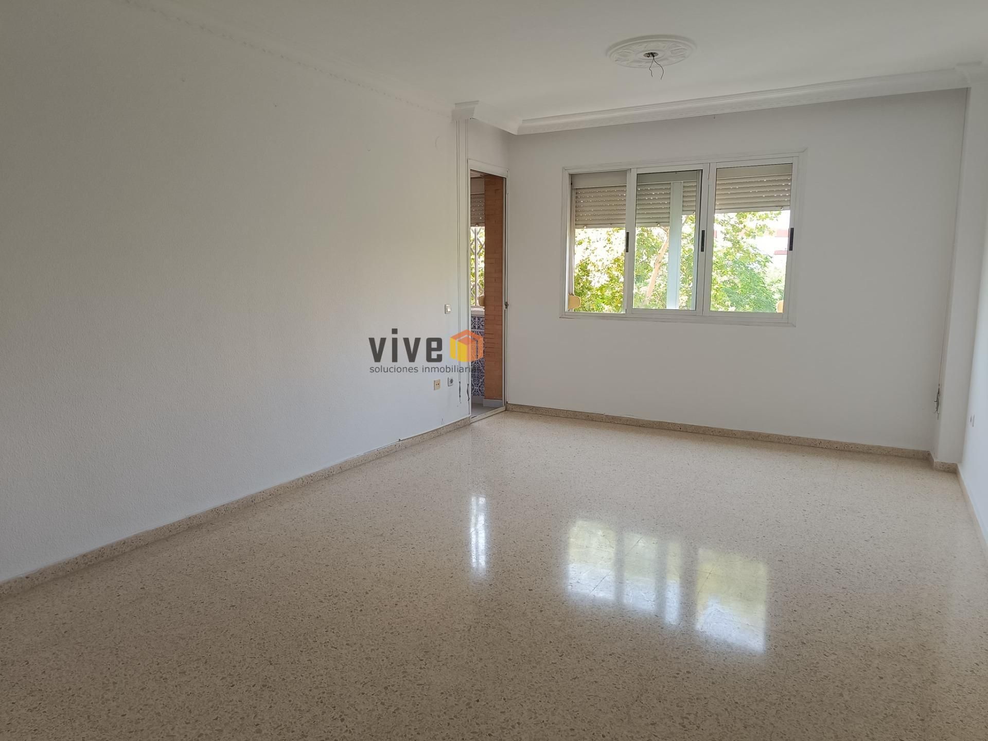 Sala d'estar de Pis en venda en  Sevilla Capital amb Calefacció, Terrassa i Balcó