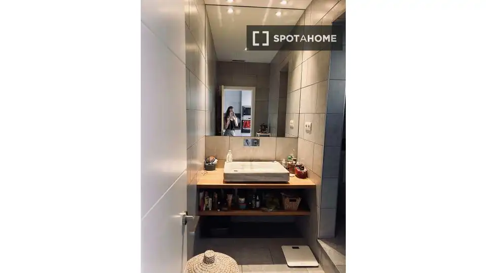 Baño de Piso de alquiler en Barcelona con Aire acondicionado, Calefacción y Amueblado