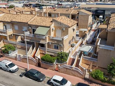 Bungalow con piscina en venta en Calle Calle Francisco Soribella López