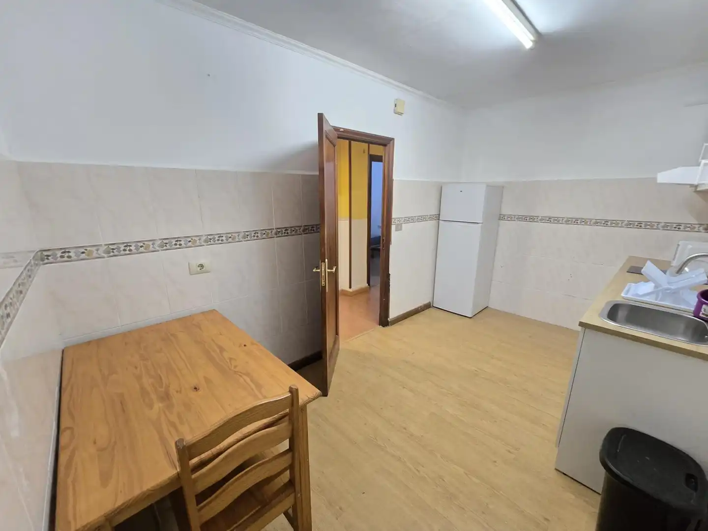 Cocina de Piso de alquiler en Vigo  con Calefacción, Parquet y Amueblado