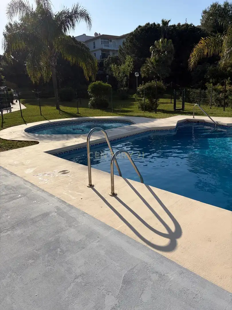 Piscina de Planta baixa en venda en Mijas amb Jardí privat, Piscina i Rentadora