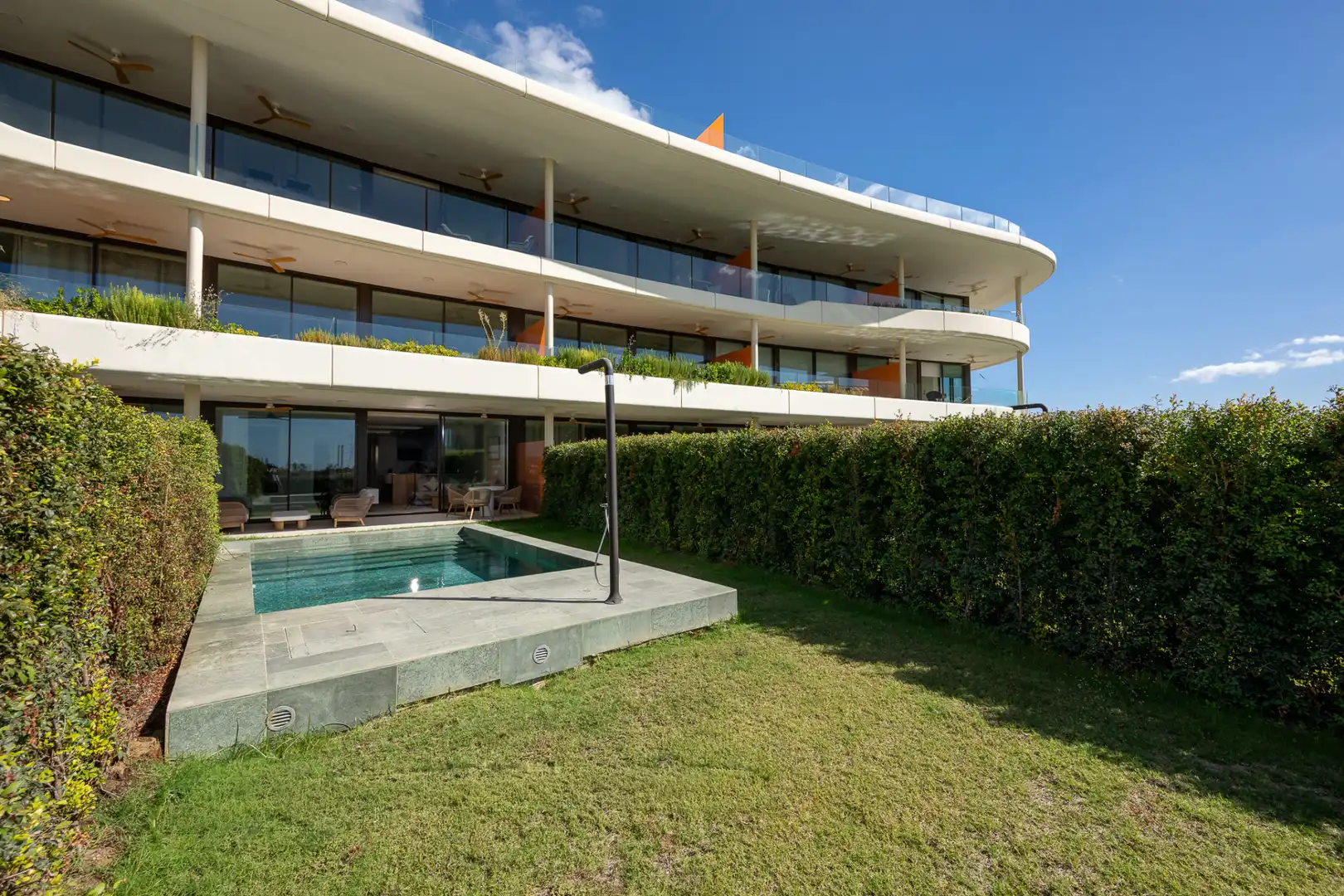 Vista exterior de Planta baixa en venda en Fuengirola amb Aire condicionat, Jardí privat i Terrassa