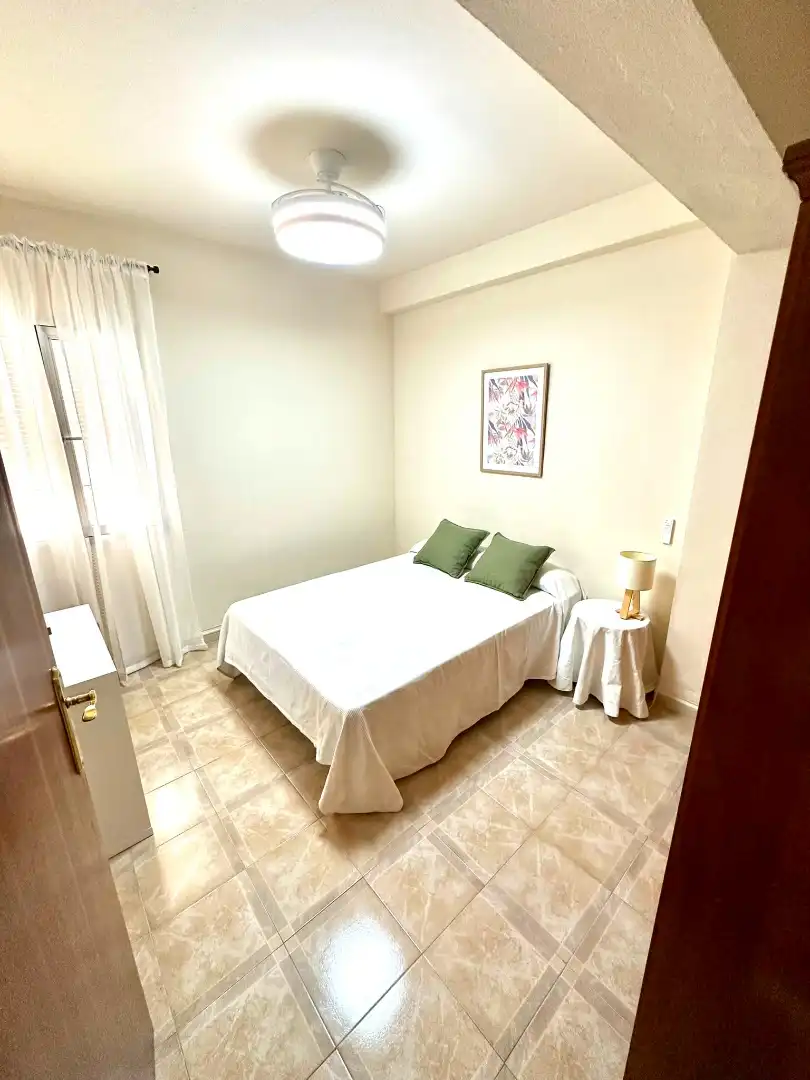Schlafzimmer von Wohnung zur Miete in Linares mit Möbliert, Ofen und Waschmaschine