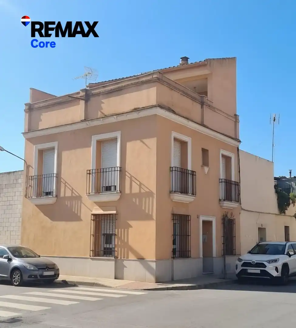 Außenansicht von Einfamilien-Reihenhaus zum Verkauf in Montijo mit Klimaanlage, Heizung und Terrasse