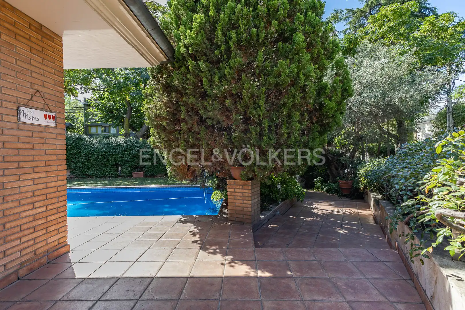Vista exterior de Casa o chalet de alquiler en Sant Cugat del Vallès con Calefacción, Jardín privado y Piscina