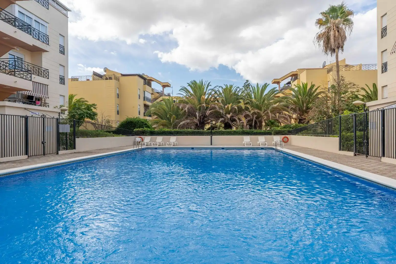 Piscina de Piso en venta en Arona con Aire acondicionado, Terraza y Trastero