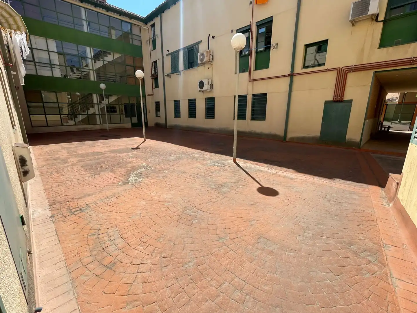 Parking de Piso de alquiler en Alcalá de Henares con Calefacción, Parquet y Amueblado