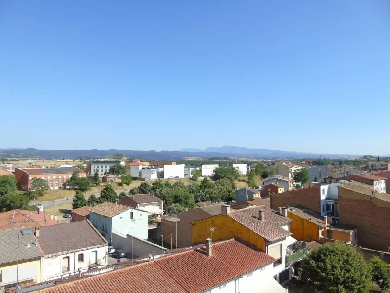 Vista exterior de Piso en venta en Manlleu con Calefacción, Terraza y Trastero