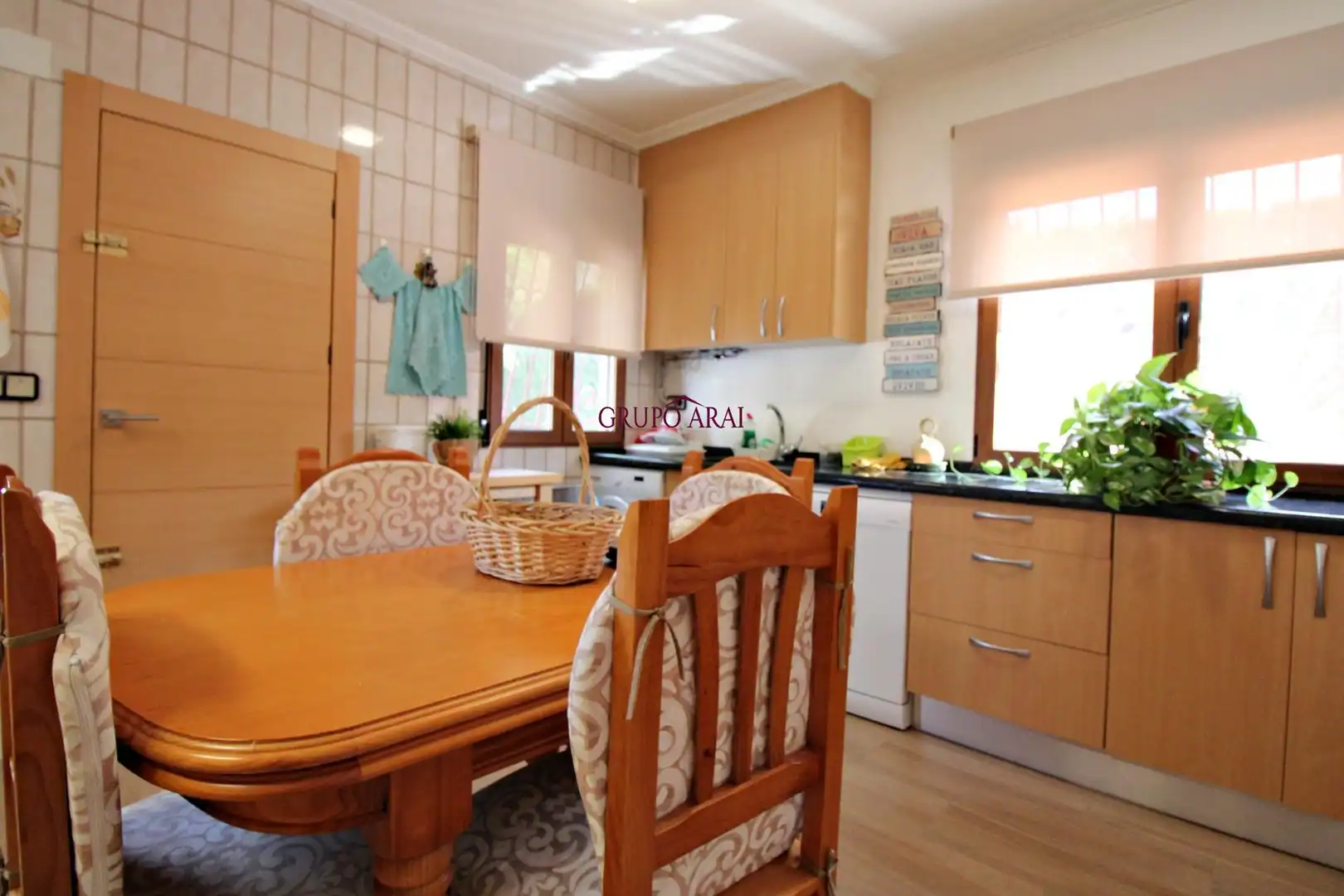 Cuina de Casa o xalet en venda en Alicante / Alacant amb Aire condicionat, Calefacció i Jardí privat