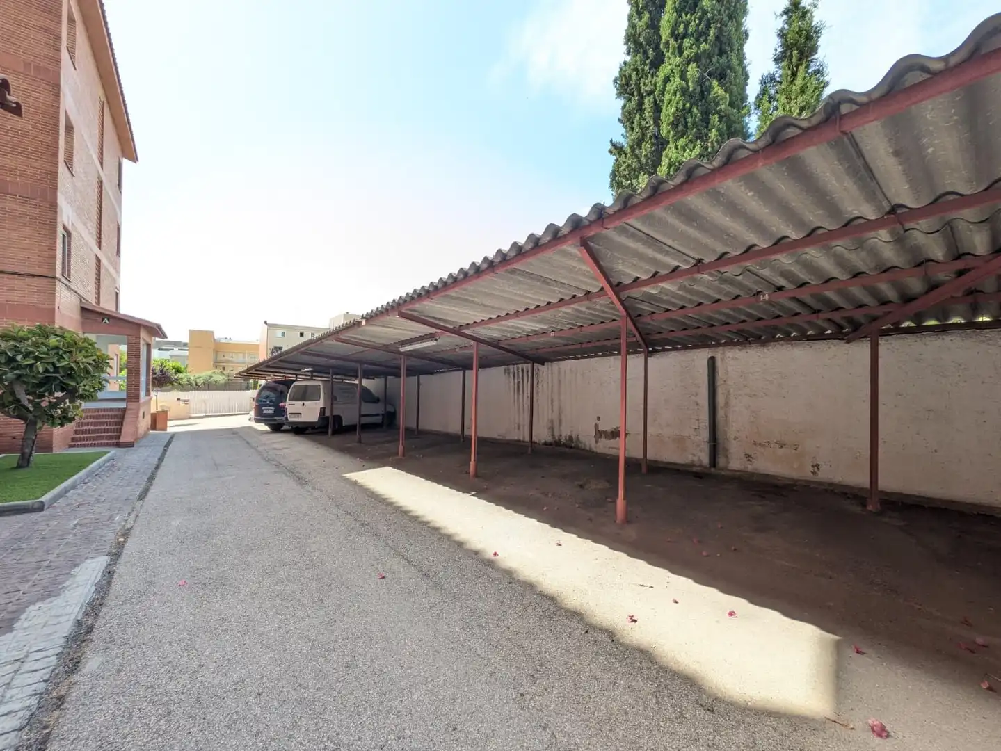 Aparcament de Àtic en venda en Roda de Berà amb Jardí privat, Traster i Piscina