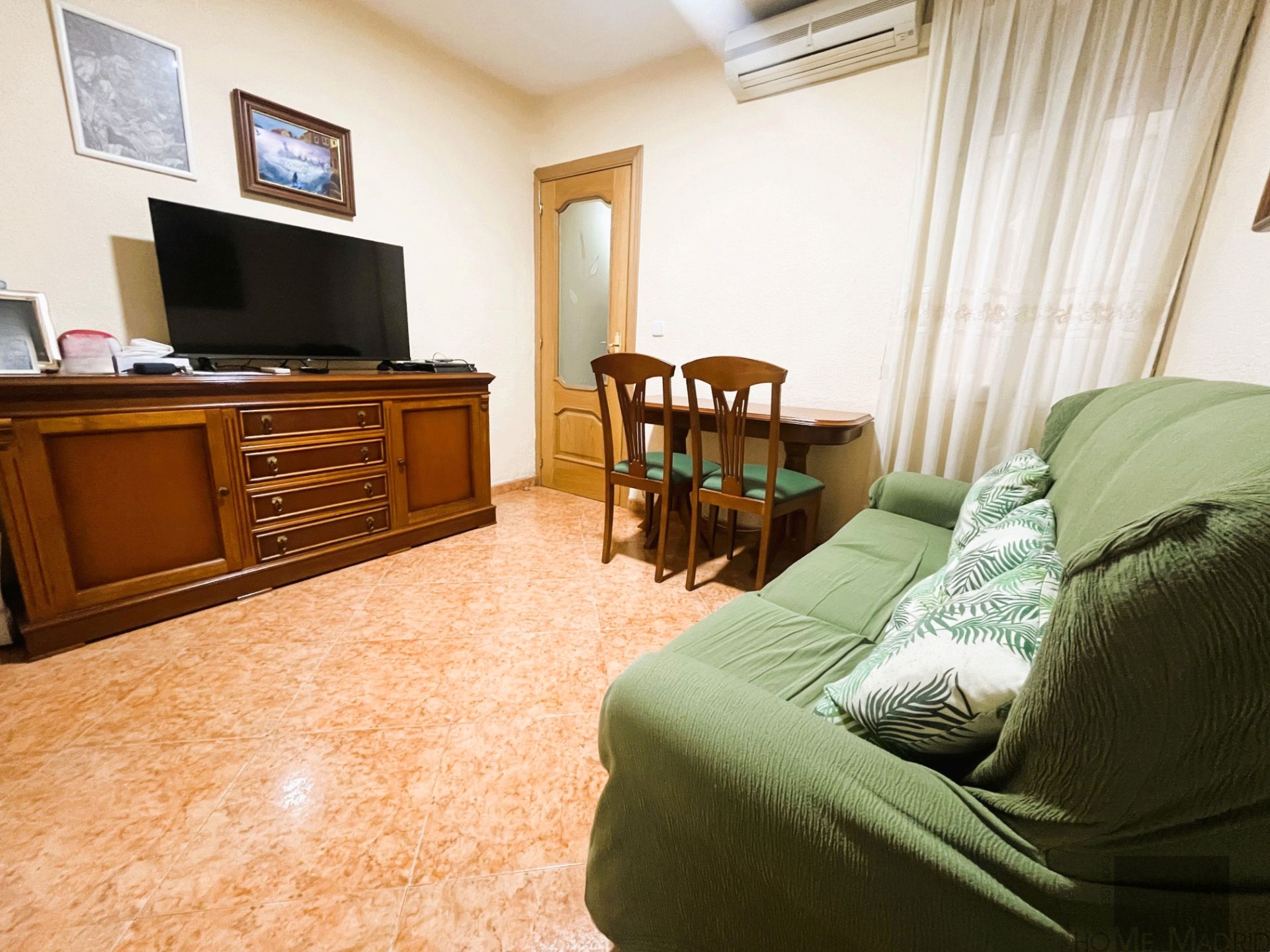 Living room of Flat for sale in  Madrid Capital  with Air Conditioner, Heating and Furnished
