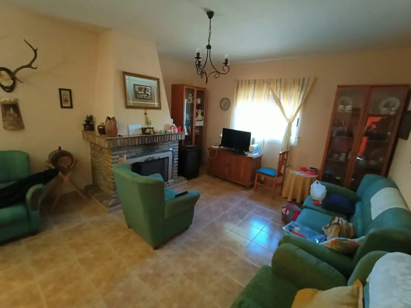 Sala d'estar de Casa o xalet en venda en Alburquerque amb Jardí privat, Piscina i Moblat