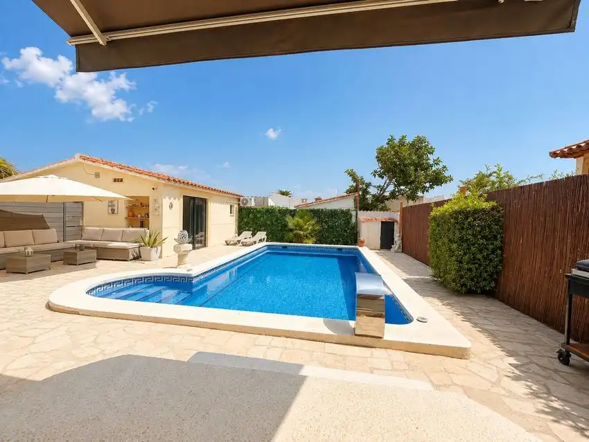 House with pool for sale in Miami Platja, imagen 4