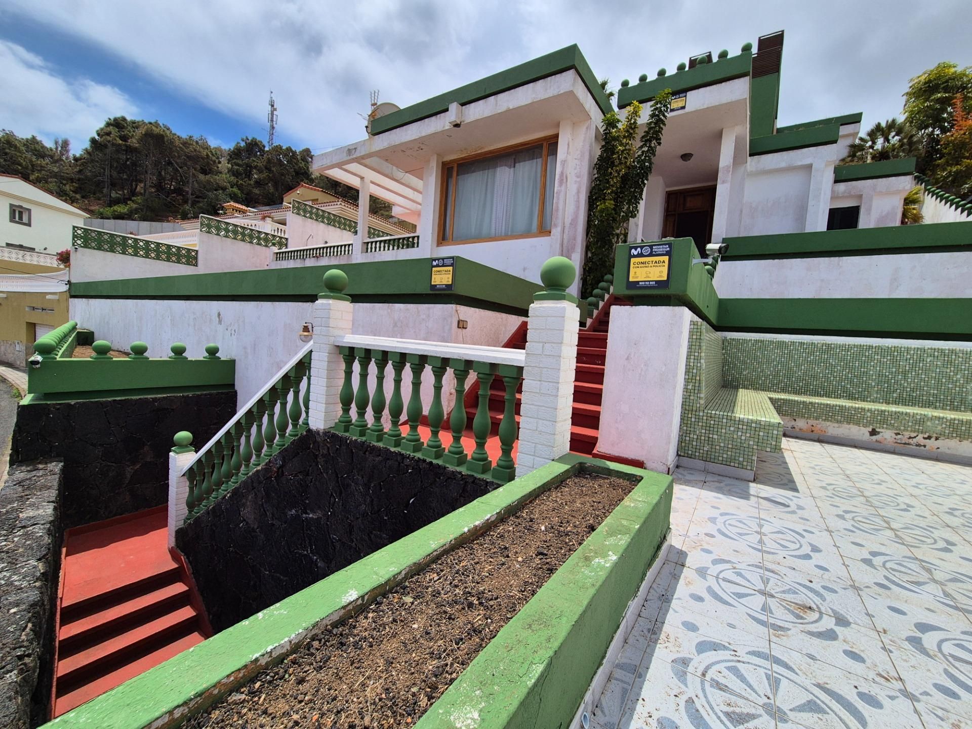 Vista exterior de Casa o xalet en venda en Las Palmas de Gran Canaria amb Calefacció, Jardí privat i Parquet