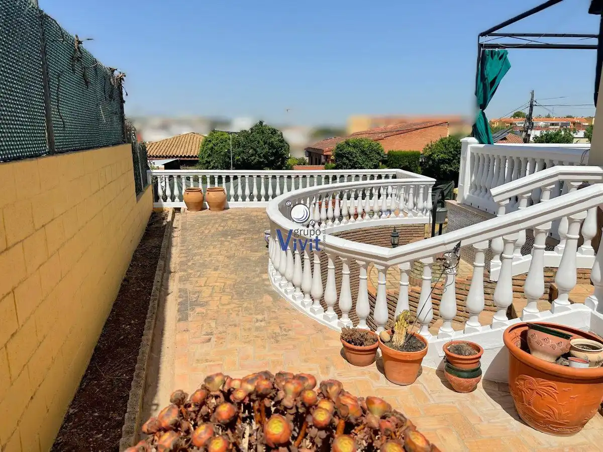 Terrassa de Casa o xalet en venda en Alcalá de Guadaira amb Aire condicionat, Traster i Piscina