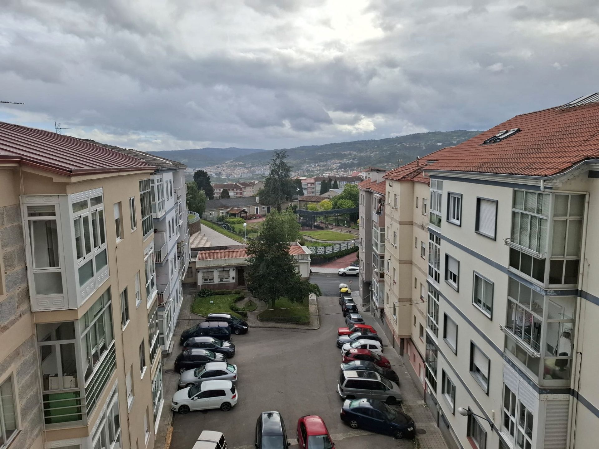 Aparcament de Apartament de lloguer en Ourense Capital  amb Calefacció, Parquet i Traster
