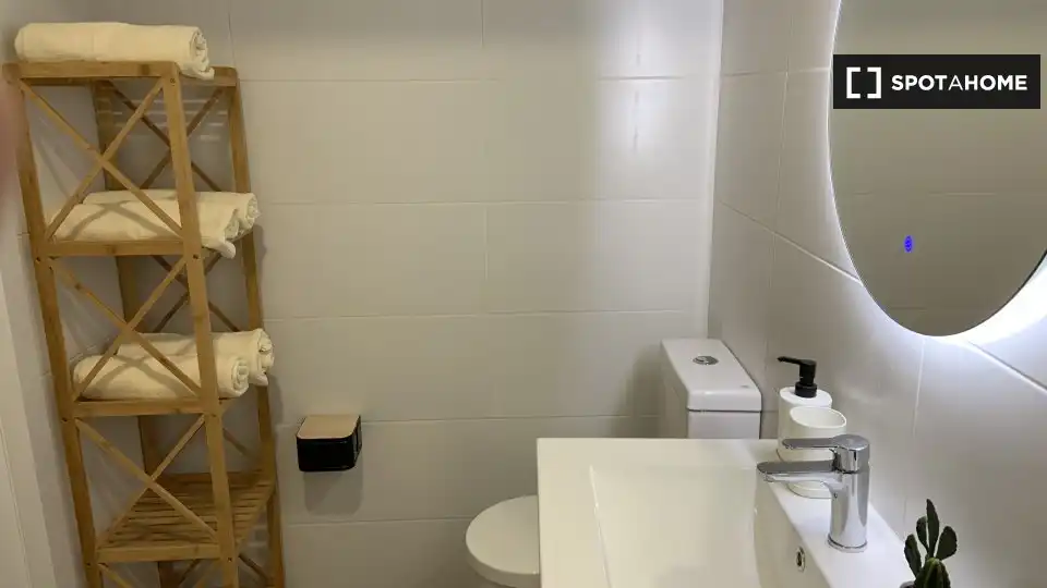 Bany de Pis per a compartir en Las Palmas de Gran Canaria amb Aire condicionat, Calefacció i Moblat