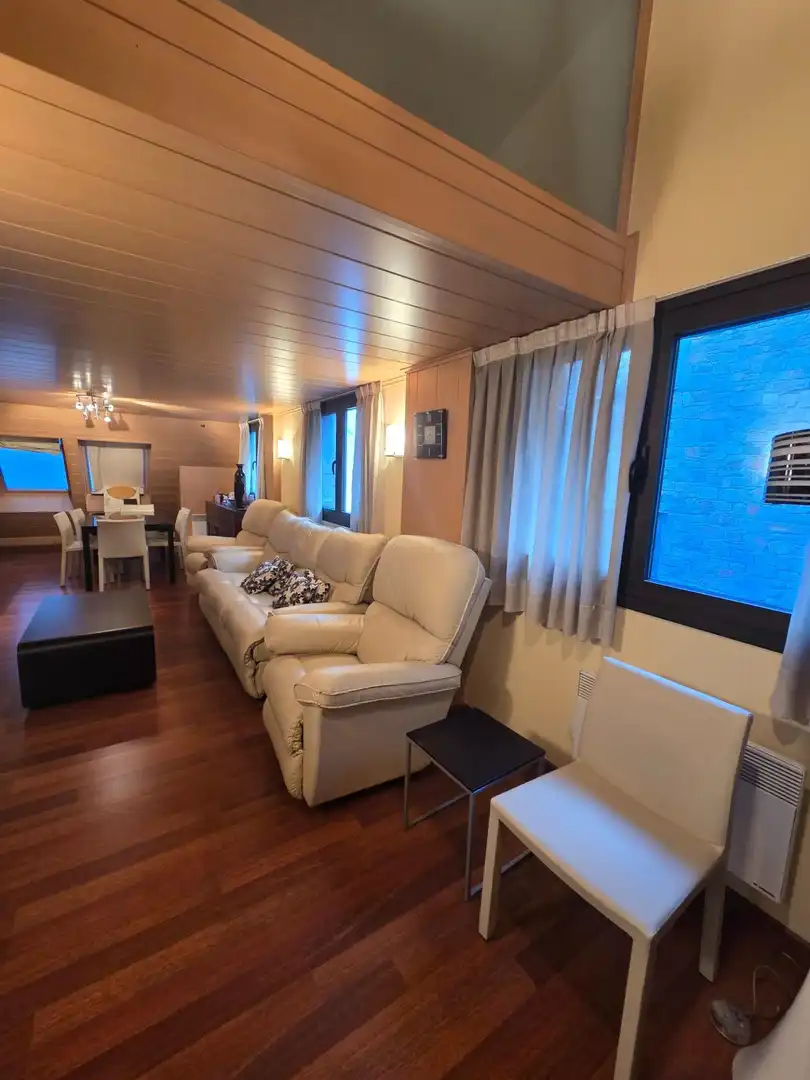 Sala de estar de Ático en venta en Encamp con Calefacción, Parquet y Amueblado