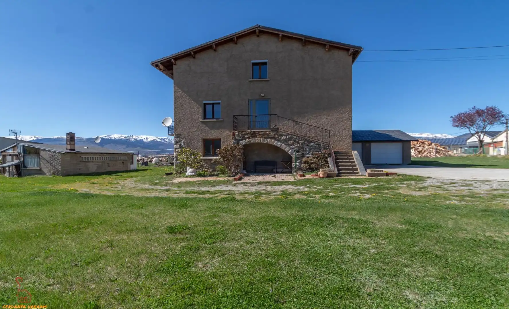 Exterior view of Houses for sale in Osséja  with Heating, Private garden and Parquet flooring