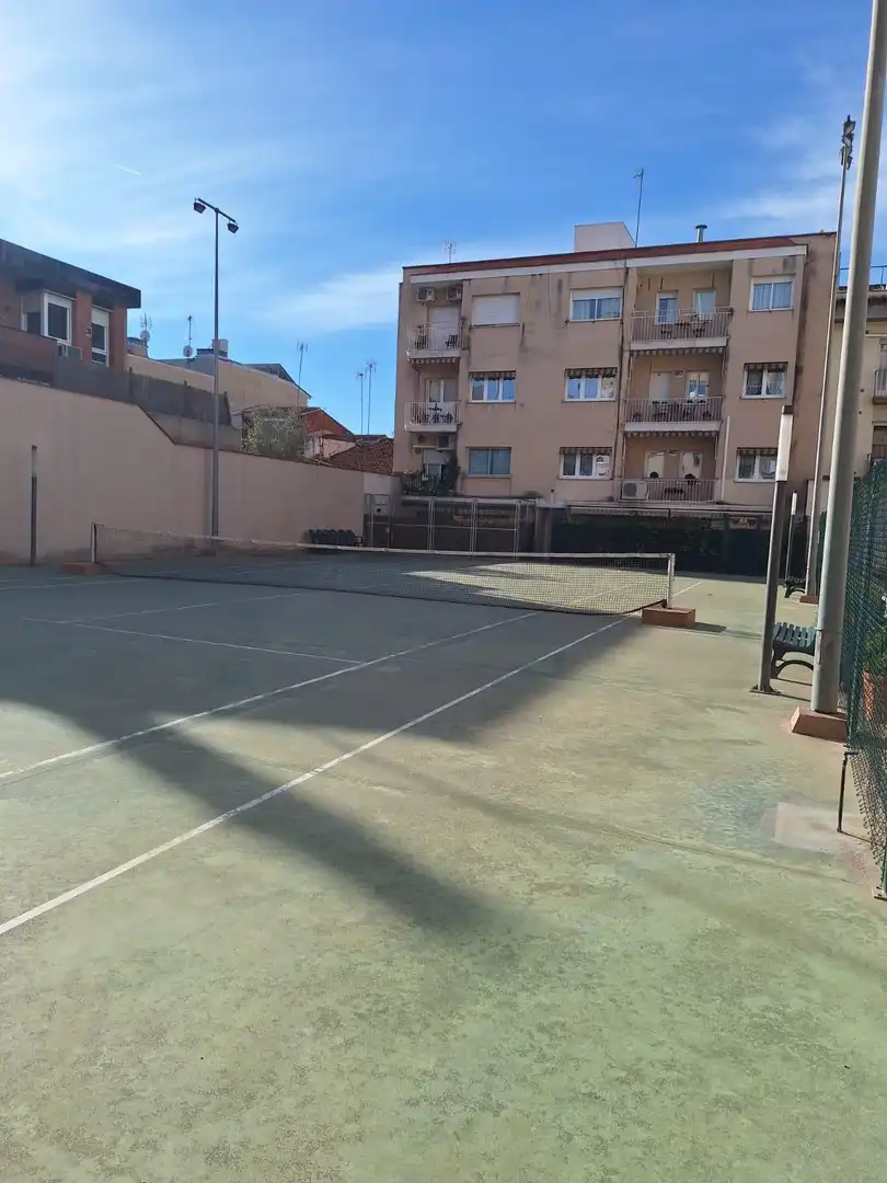 Parkplatz von Wohnung zum Verkauf in Sabadell mit Klimaanlage, Heizung und Balkon