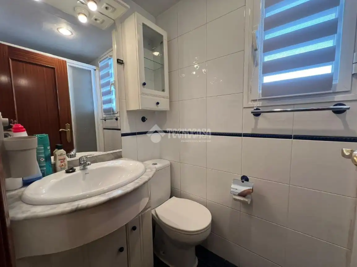 Bathroom of Flat for sale in Zaragoza  with Air Conditioner