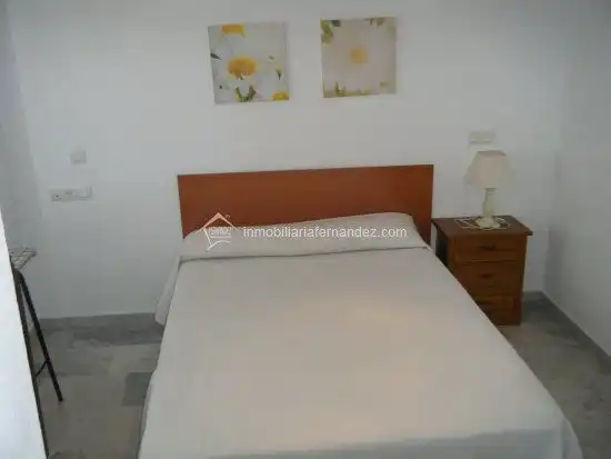 Habitación de Apartamento de alquiler en Cáceres con Calefacción, Terraza y Amueblado