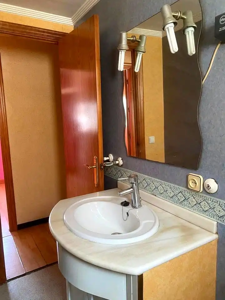 Bathroom of Flat for sale in Dos Hermanas