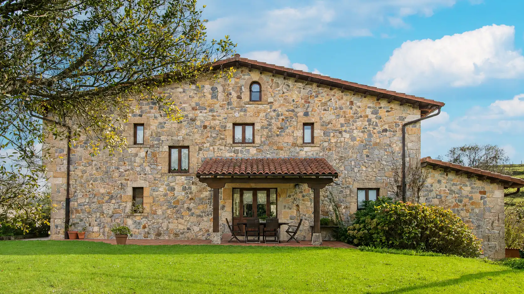 Vista exterior de Casa o xalet en venda en Villafufre amb Calefacció, Jardí privat i Terrassa
