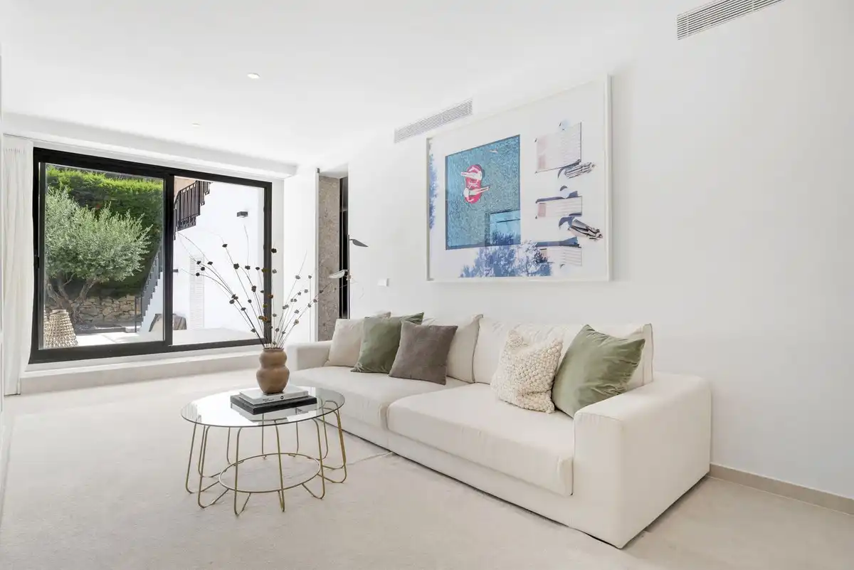 Living room of Houses for sale in Nueva Andalucía