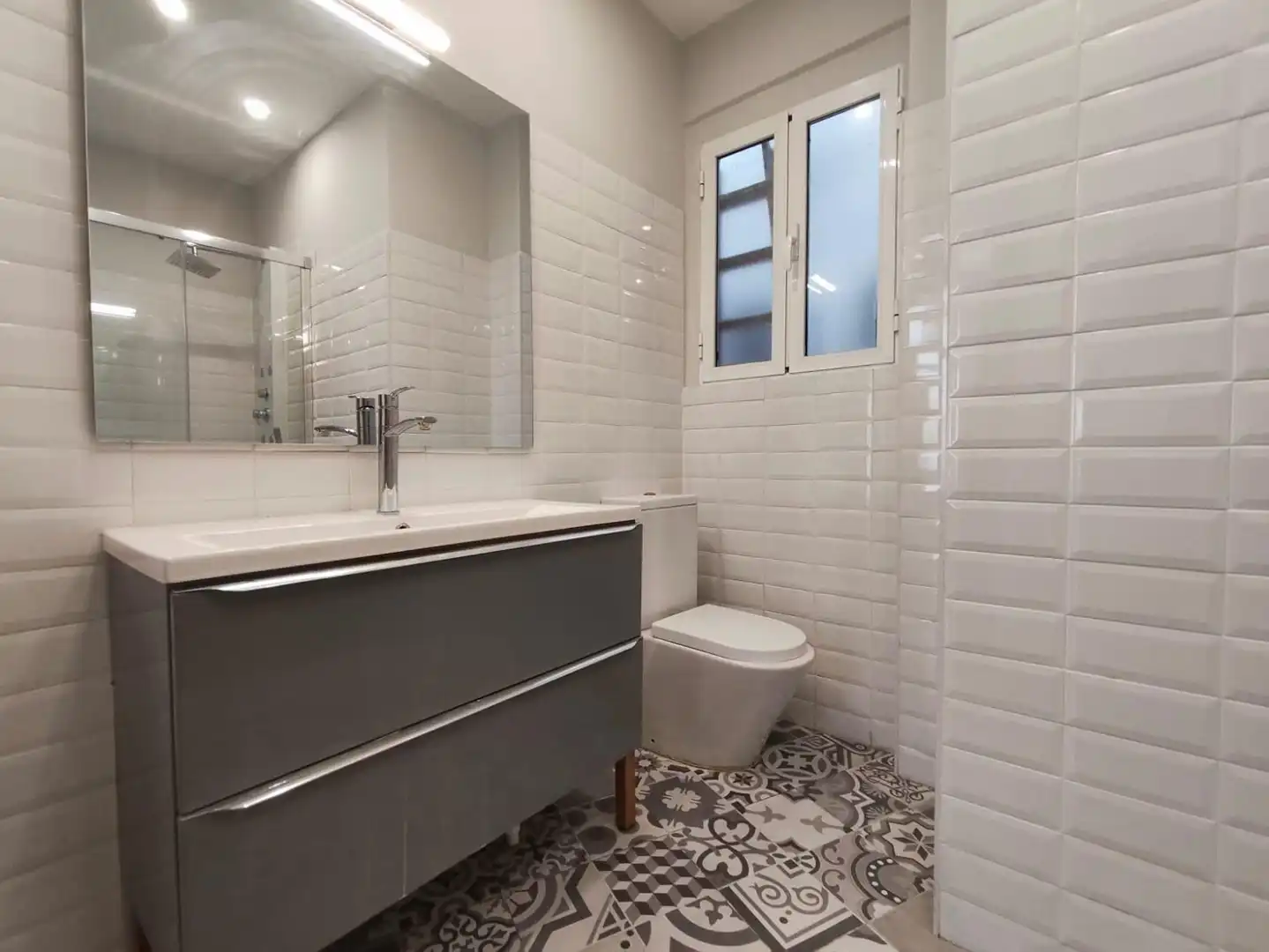 Badezimmer von Wohnung zur Miete in Valencia mit Klimaanlage, Heizung und Möbliert