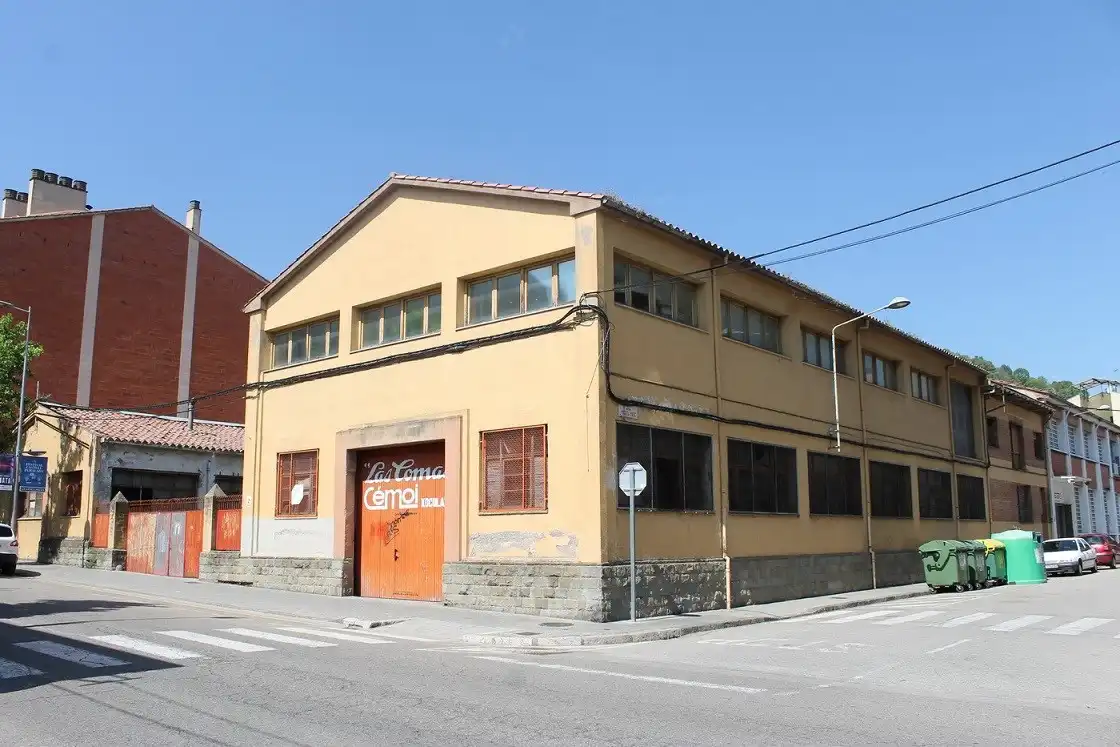 Nau industrial en venda a Olot