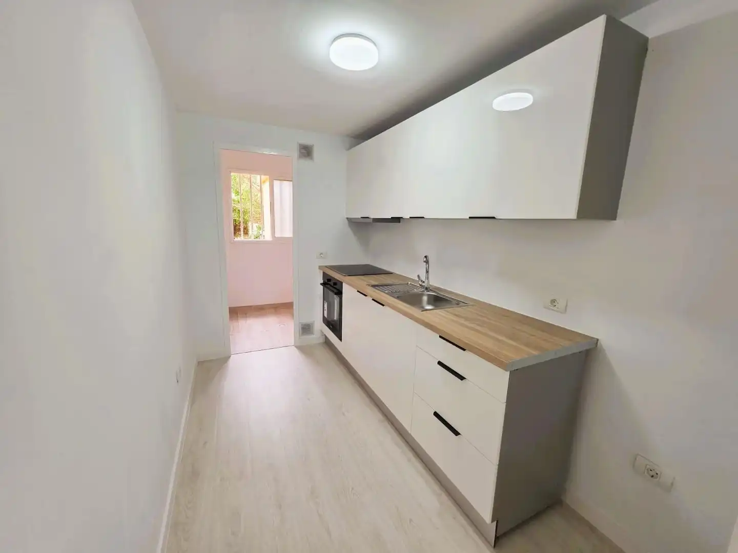Küche von Wohnungen zum Verkauf in Arona mit Privatgarten, Terrasse und Alarm